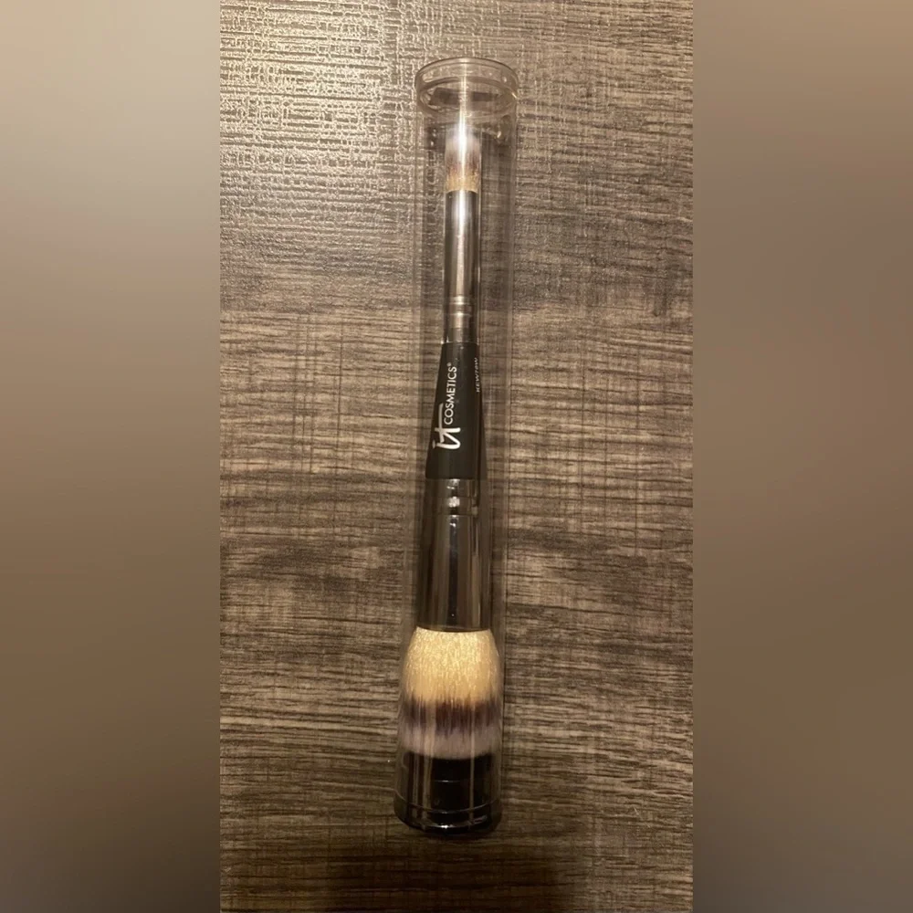 It cosmetics HEAVENLY LUXE - NEW - COMPLEXION PERFECTION BRUSH #7
